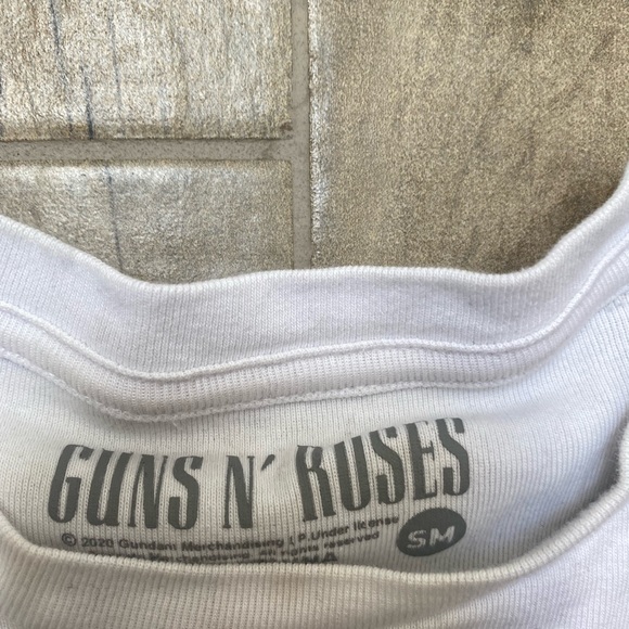 Princess polly Guns N’ Roses top. Size small but will also fit a medium - Picture 3 of 3
